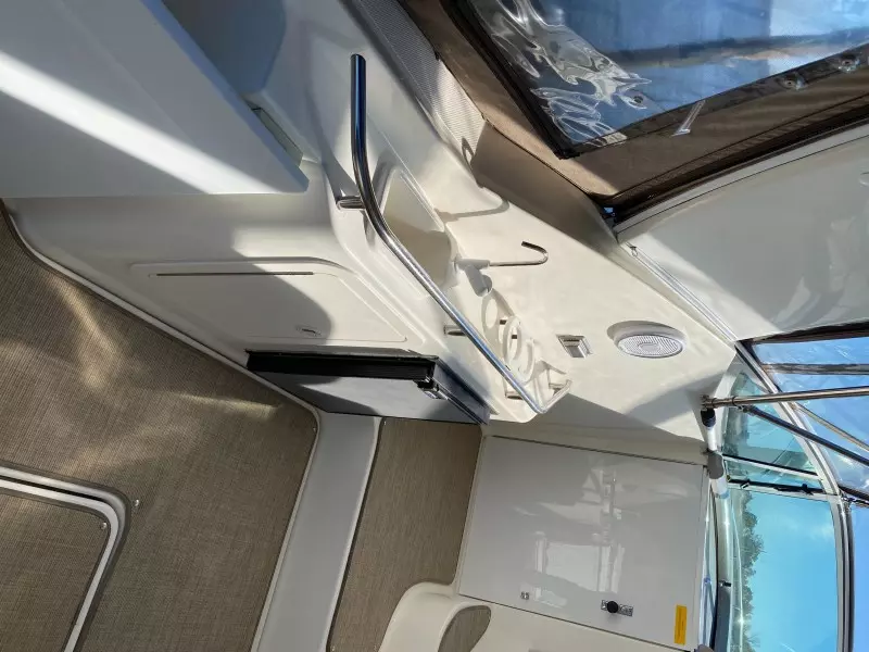 2004 Cruisers Yachts 320 Express