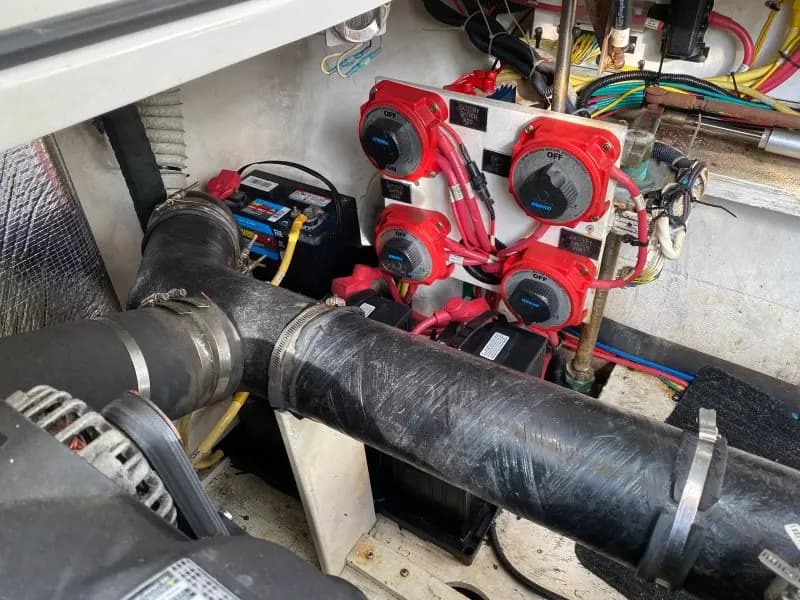 2004 Cruisers Yachts 320 Express