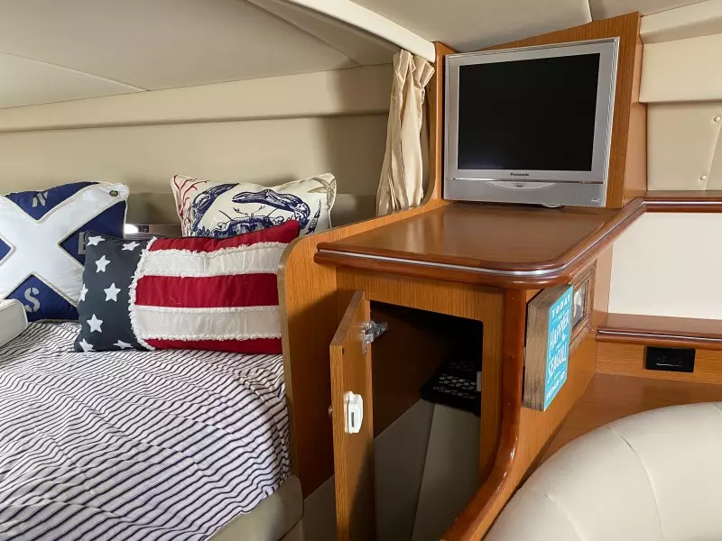 2004 Cruisers Yachts 320 Express