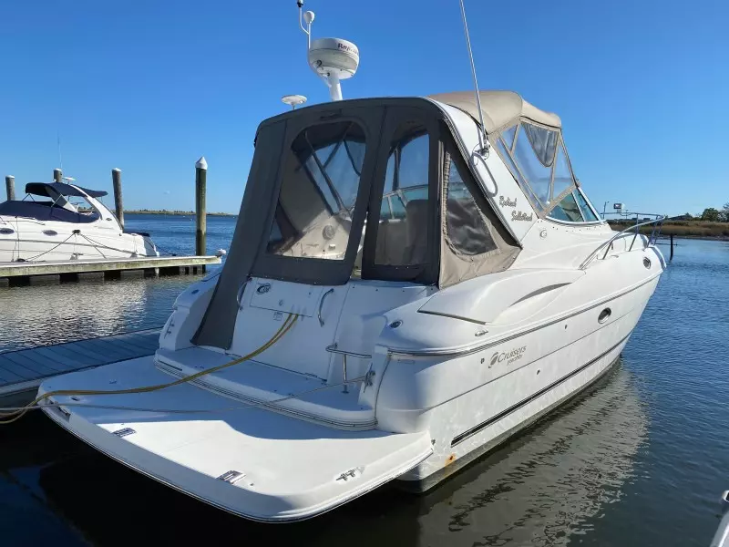 2004 Cruisers Yachts 320 Express