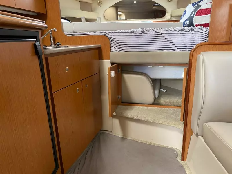 2004 Cruisers Yachts 320 Express