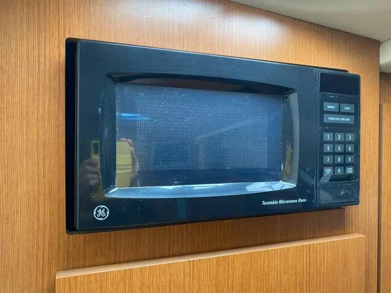 2004 Cruisers Yachts 320 Express