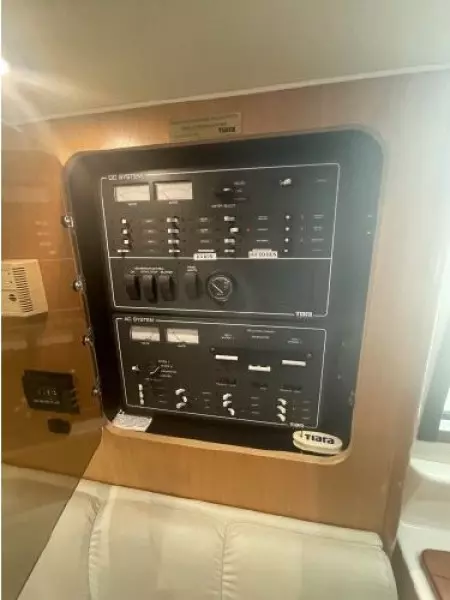 1998 Tiara Yachts 3500 Express