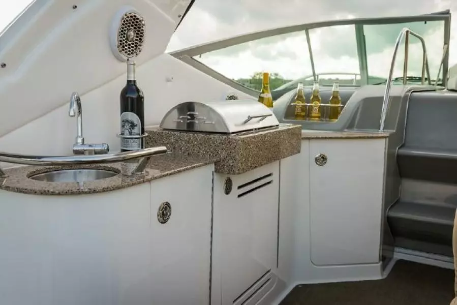 2015 Sea Ray 330 Sundancer