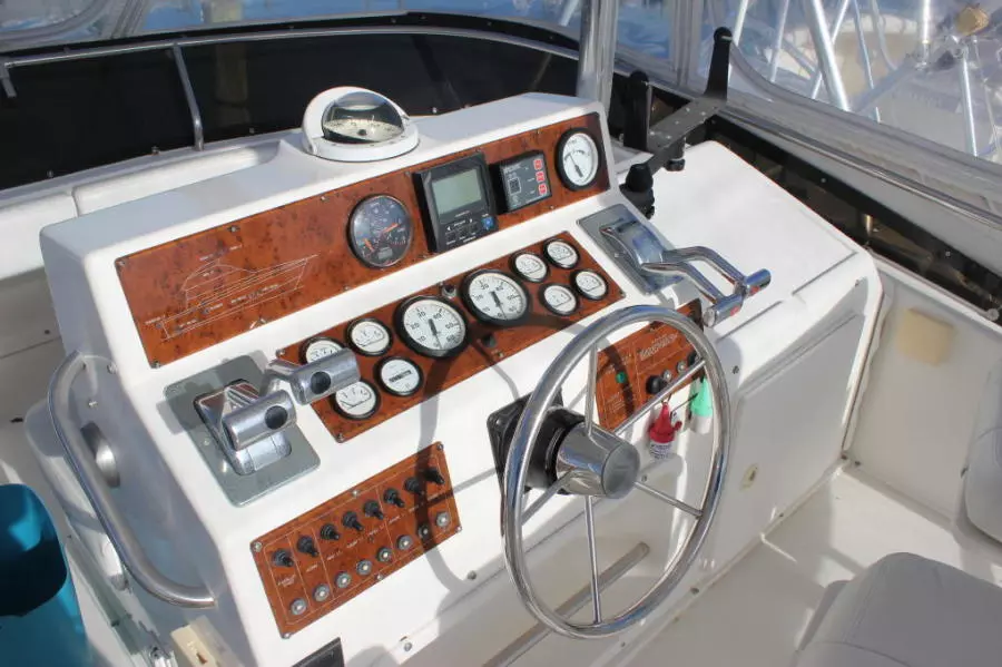 1999 Silverton 37 Convertible