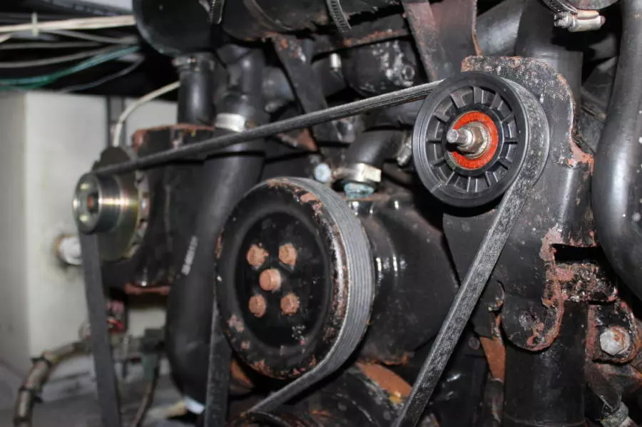 1999 Silverton 37 Convertible