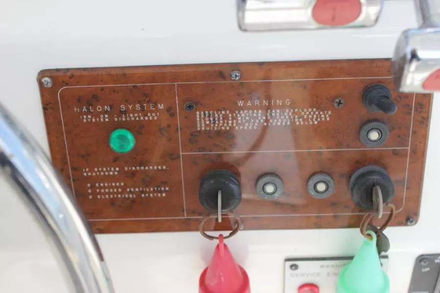 1999 Silverton 37 Convertible