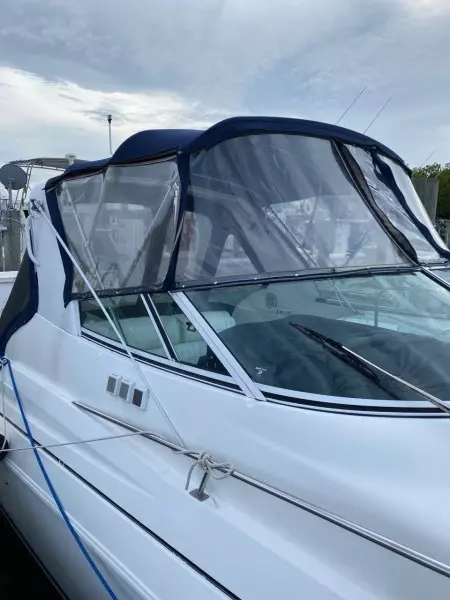 2003 Cruisers Yachts 2870