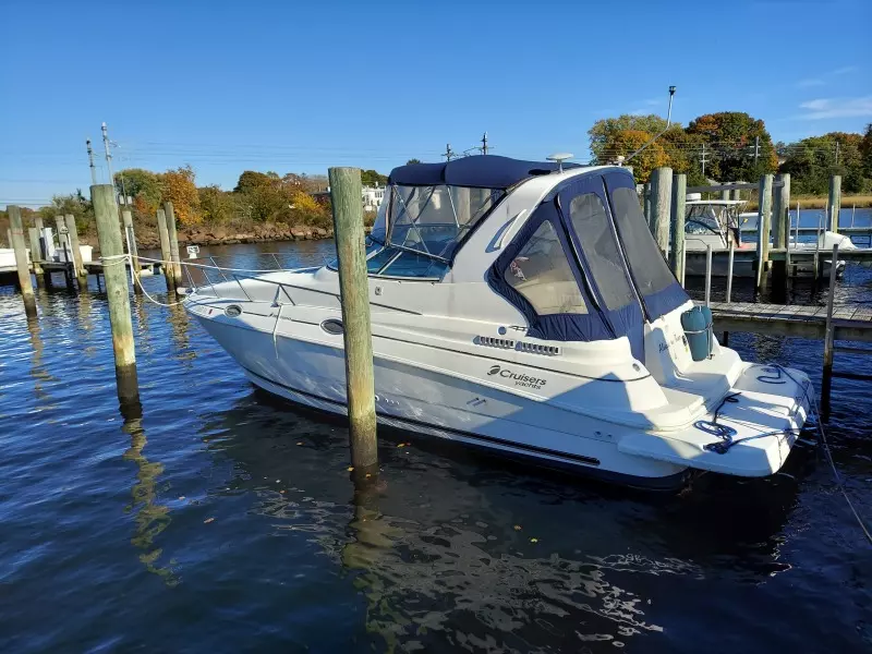 2003 Cruisers Yachts 2870