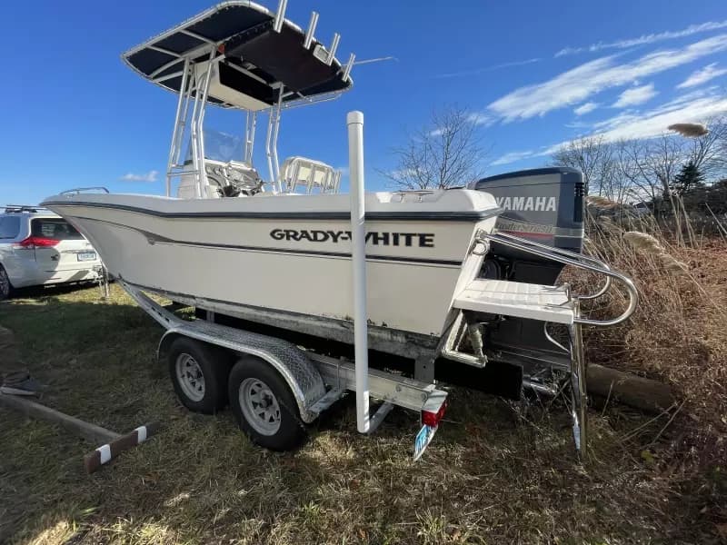 2000 Grady-White 222 Fisherman