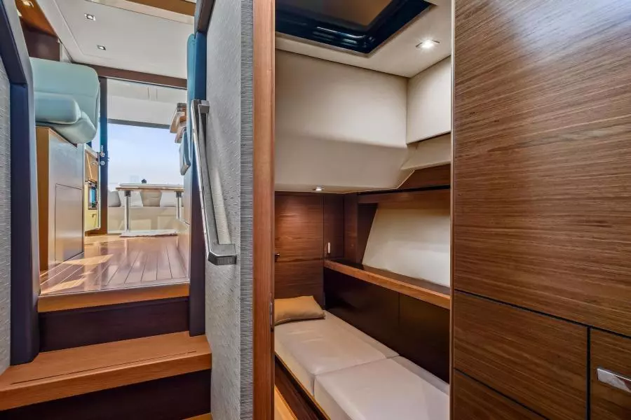 2018 Tiara Yachts 39 Coupe