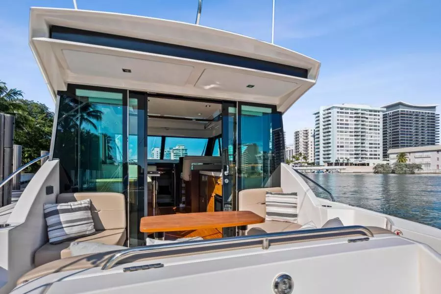 2018 Tiara Yachts 39 Coupe