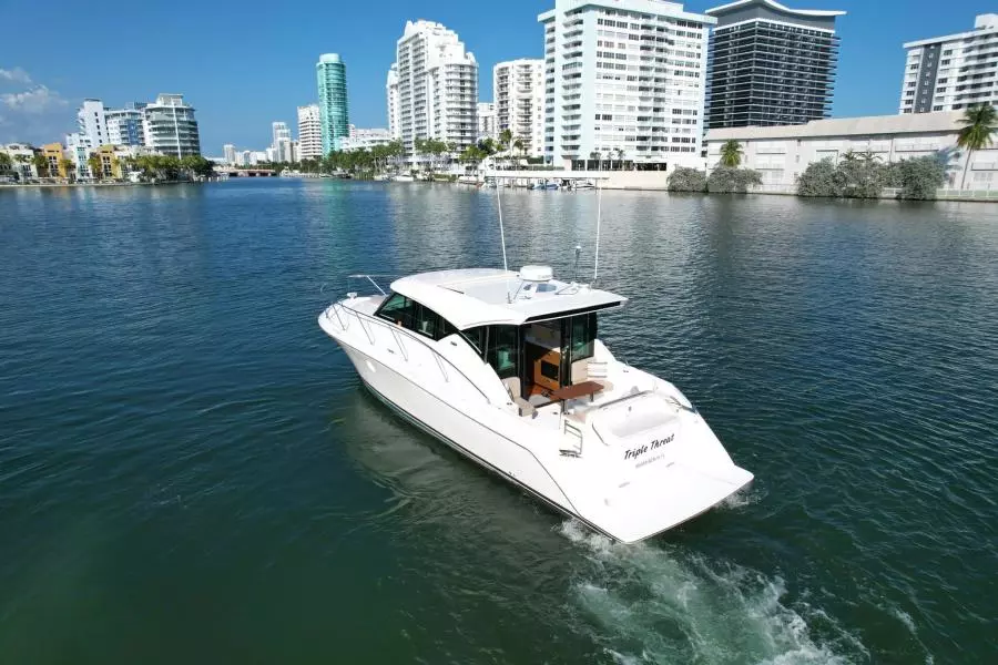 2018 Tiara Yachts 39 Coupe