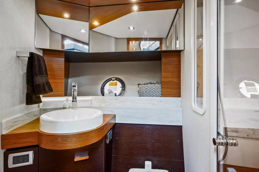 2018 Tiara Yachts 39 Coupe