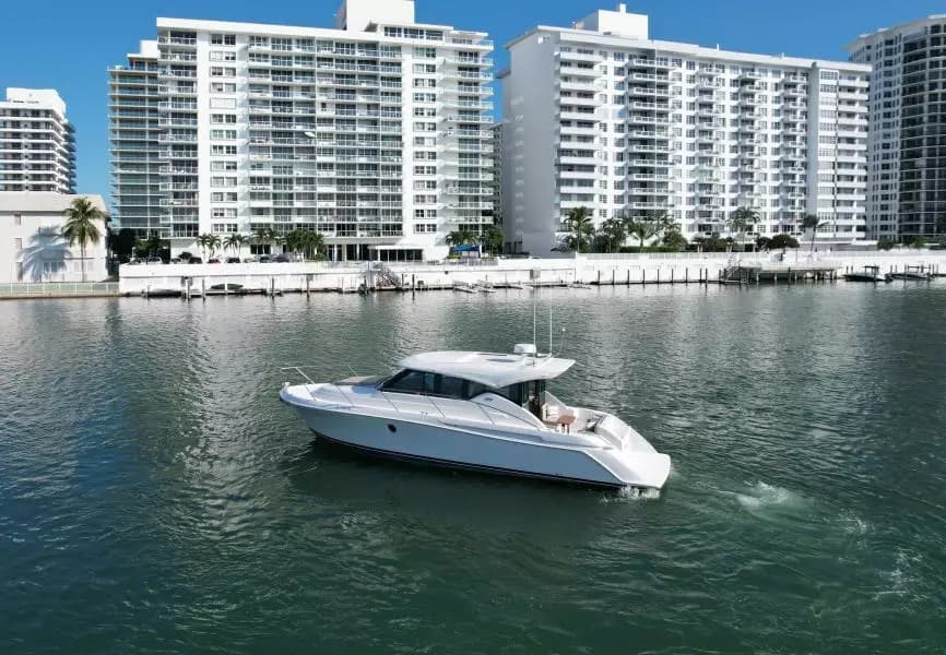 2018 Tiara Yachts 39 Coupe