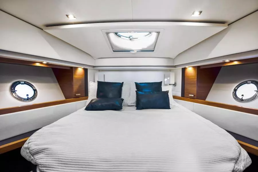 2018 Tiara Yachts 39 Coupe