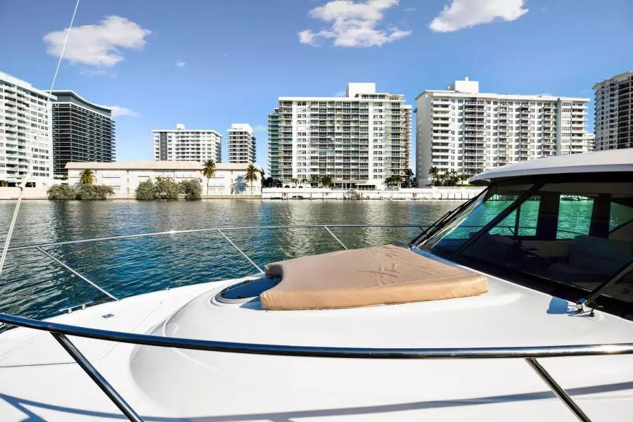 2018 Tiara Yachts 39 Coupe