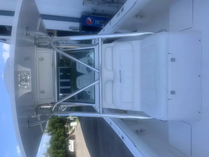 2010 Regulator 26 Forwarding Seating