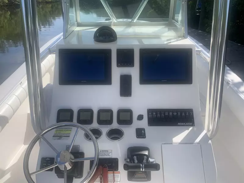 2010 Regulator 26 Forwarding Seating