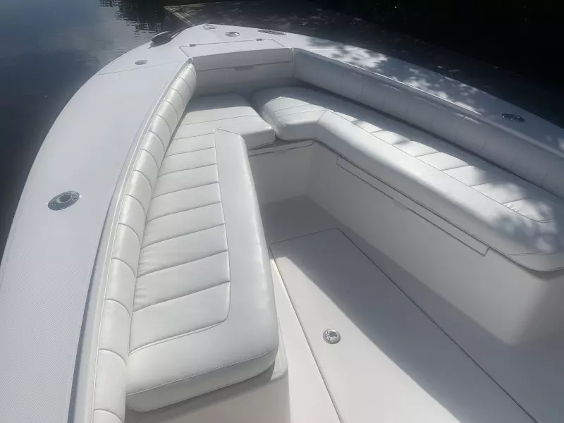 2010 Regulator 26 Forwarding Seating