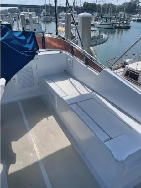 1986 Marine Trader 44 Sundeck