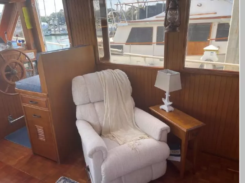 1986 Marine Trader 44 Sundeck