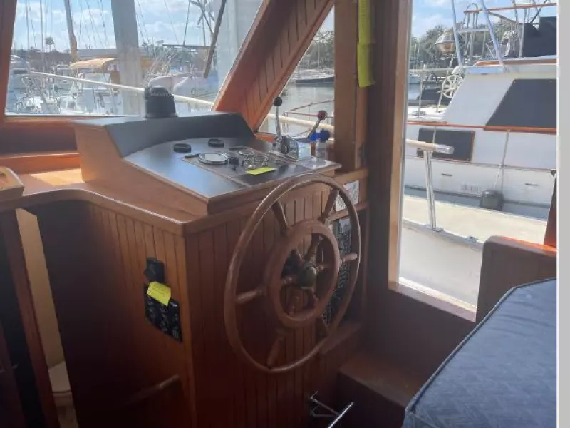 1986 Marine Trader 44 Sundeck