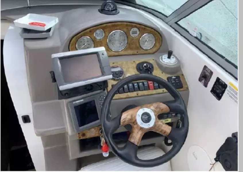 2006 Rinker 270 Fiesta Vee