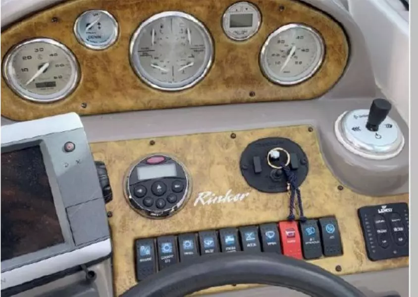 2006 Rinker 270 Fiesta Vee