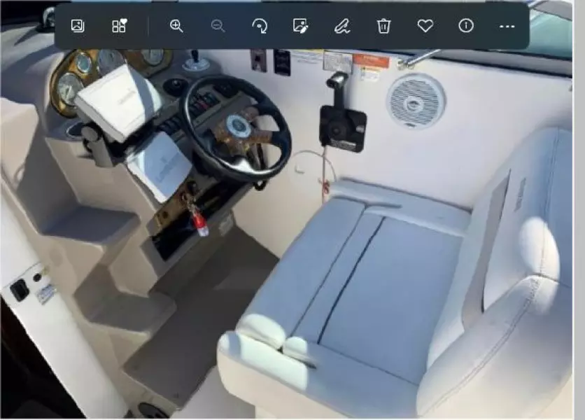 2006 Rinker 270 Fiesta Vee