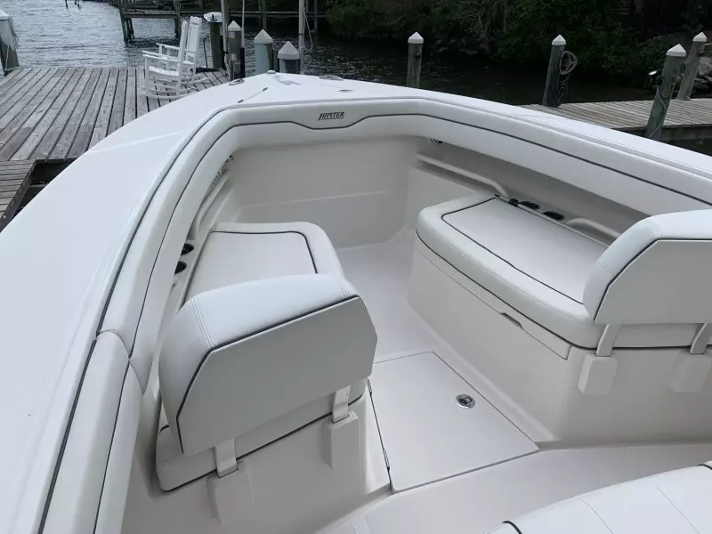 2018 Jupiter 30 HFS