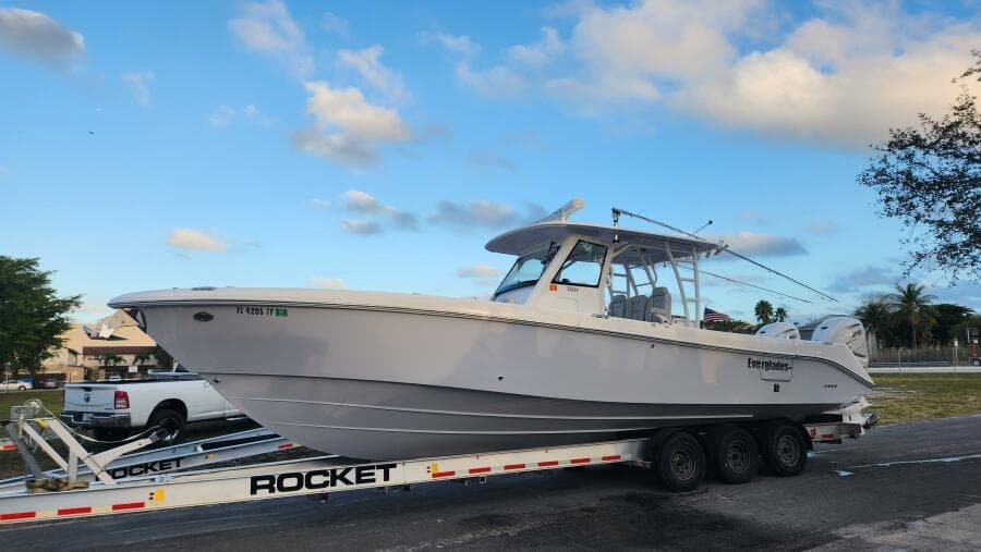 2019 Everglades 355 CC