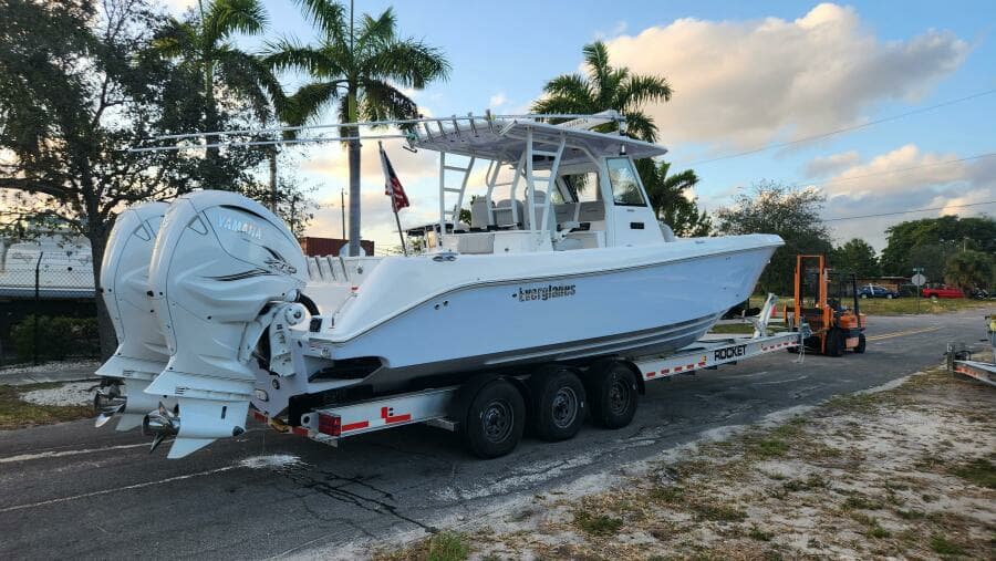 2019 Everglades 355 CC