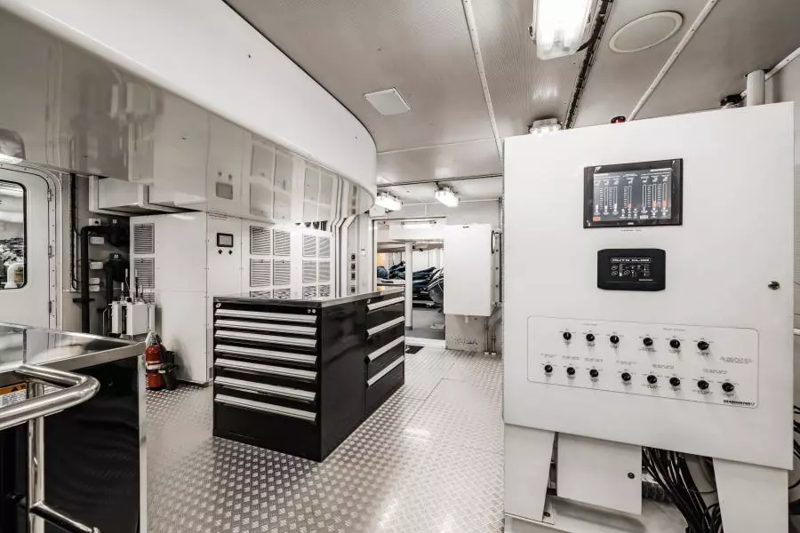 LAUREL 240'/73.15m Delta 2006/2014