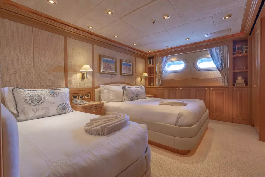 LAUREL 240'/73.15m Delta 2006/2014