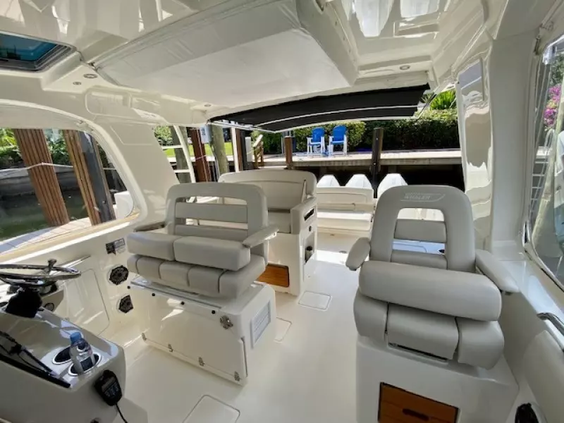 2020 Boston Whaler 380 Realm