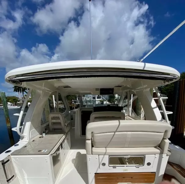 2020 Boston Whaler 380 Realm
