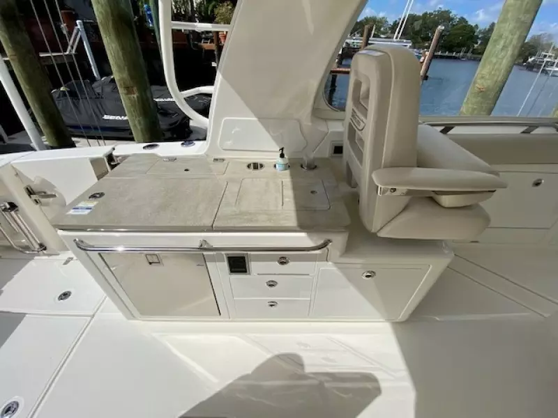 2020 Boston Whaler 380 Realm