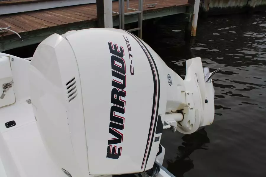 1999 Boston Whaler 23 Outrage