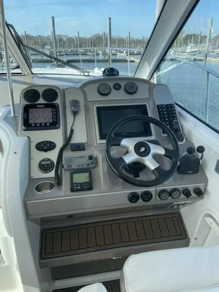 2008 Cruisers Yachts 390 Sport Coupe