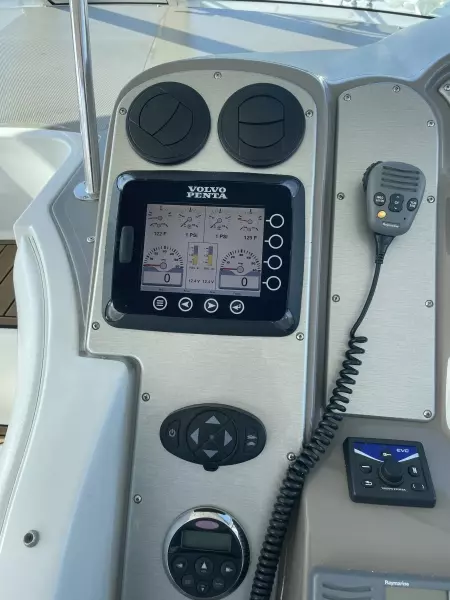 2008 Cruisers Yachts 390 Sport Coupe