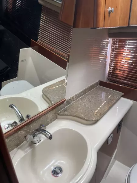 2008 Cruisers Yachts 390 Sport Coupe