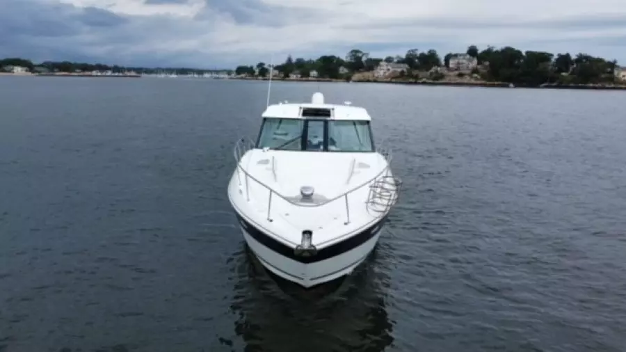 2008 Cruisers Yachts 390 Sport Coupe