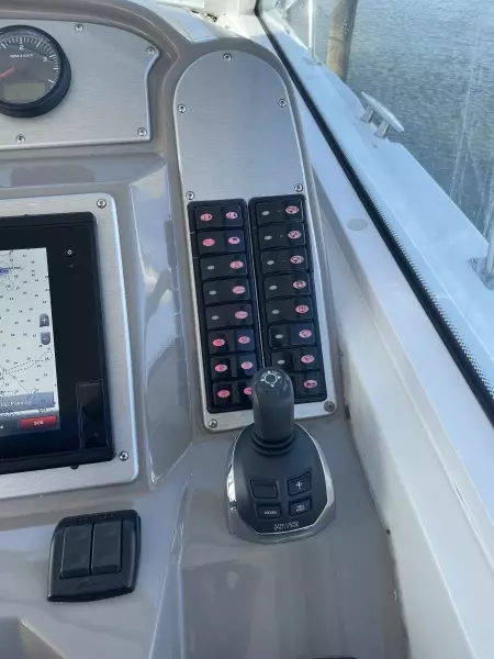 2008 Cruisers Yachts 390 Sport Coupe