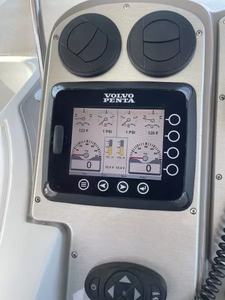 2008 Cruisers Yachts 390 Sport Coupe