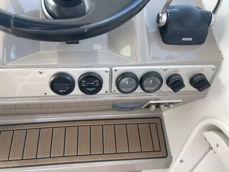 2008 Cruisers Yachts 390 Sport Coupe