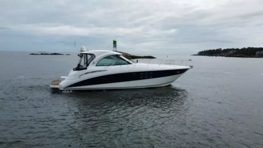 2008 Cruisers Yachts 390 Sport Coupe