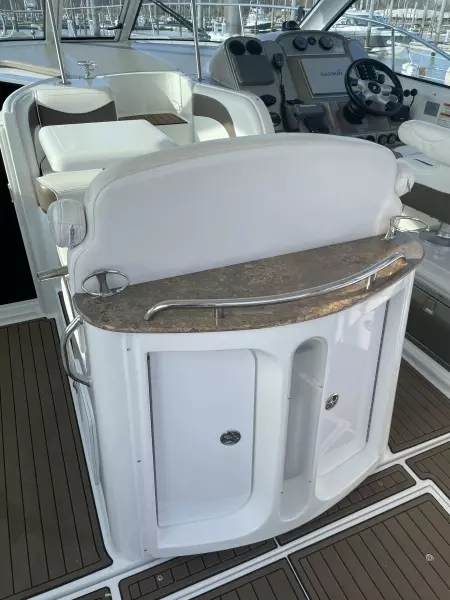 2008 Cruisers Yachts 390 Sport Coupe