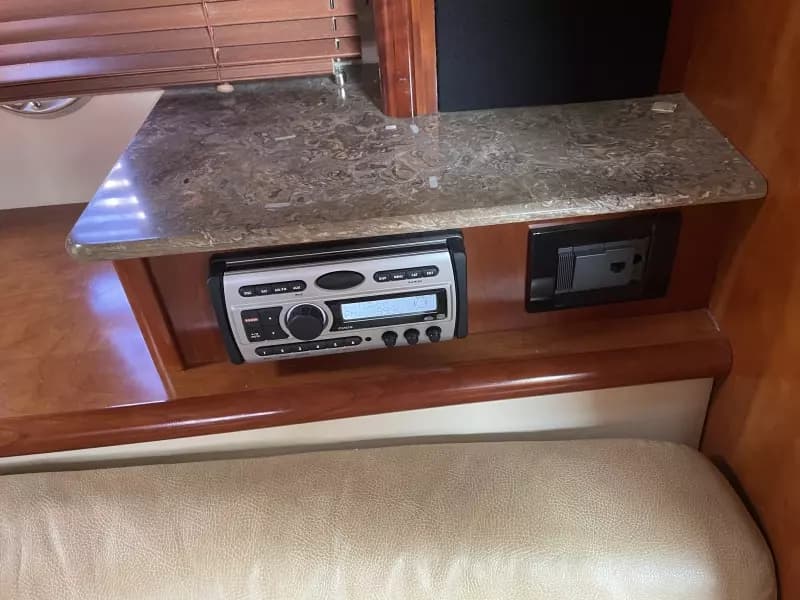 2008 Cruisers Yachts 390 Sport Coupe