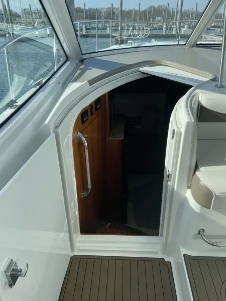 2008 Cruisers Yachts 390 Sport Coupe